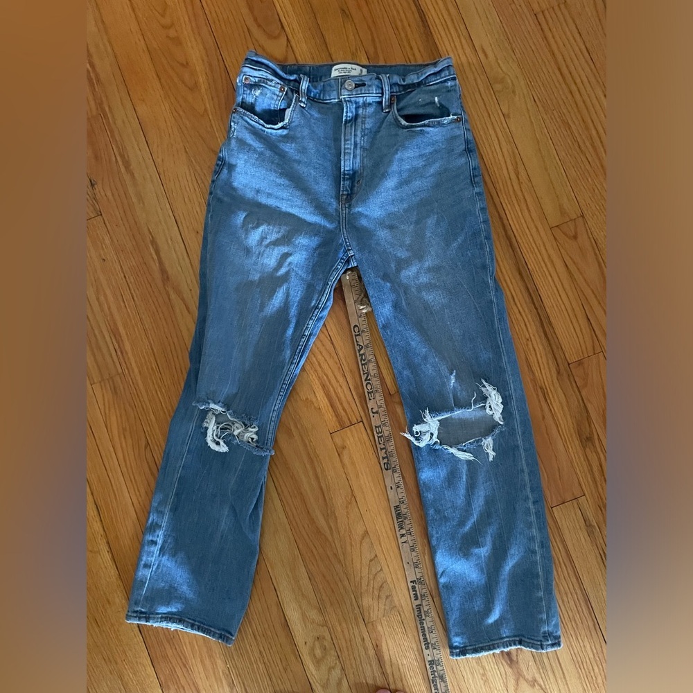 Abercrombie & Fitch Ultra High Rise Distressed Women's Staright Leg Jeans Size 6